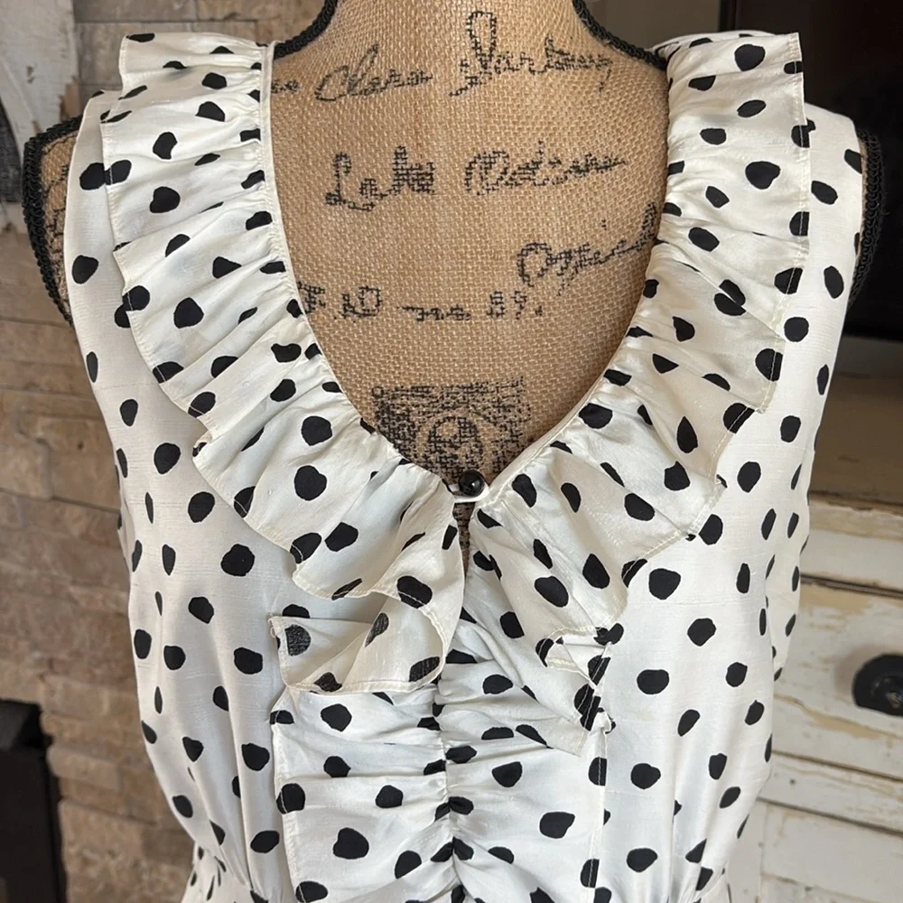 Kate Spade 100% silk white black polka dot sleeveless ruffle top dress. Size zip